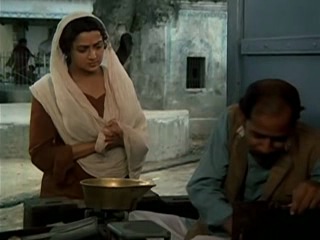 the fate of the widow / ek chadar maili si (1986)